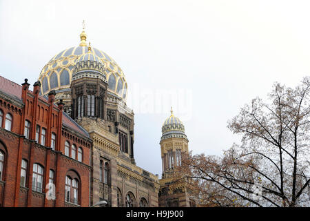 La synagogue Neue Synagoge sur la rue Oranienburger Straße Strasse à Berlin Allemagne Europe eu KATHY DEWITT Banque D'Images