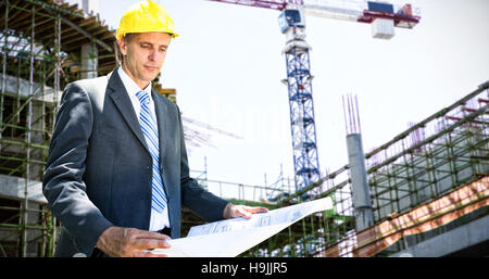 Image composite de l'architect holding blueprint Banque D'Images