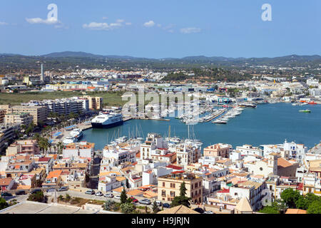 L'Espagne, Îles Baléares, Ibiza, Eivissa, le port vu de Dalt Vila Banque D'Images