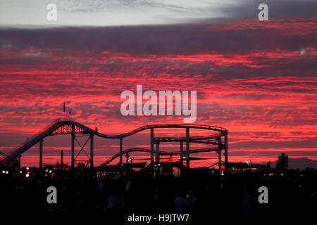 Coucher du soleil à la Snata Monica Pier en Août Banque D'Images