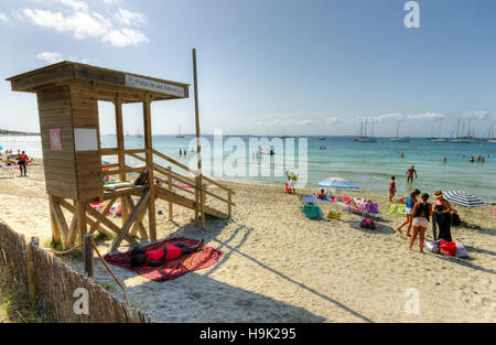 L'Espagne, Îles Baléares, Ibiza, plage de Cala Llonga Banque D'Images