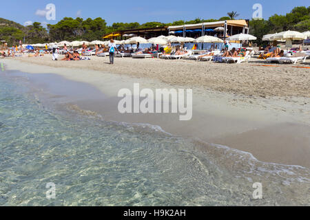 L'Espagne, Îles Baléares, Ibiza, plage de Cala Llonga Banque D'Images