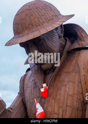 11 'O' l'un d'une sculpture en acier à grande échelle d'un Tommy soldat de la Première Guerre mondiale par le sculpteur Ray Lonsdale à Seaham County Durham Banque D'Images