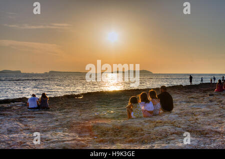 L'Espagne, Îles Baléares, Ibiza, Sant Antoni de Portmany, le coucher du soleil Banque D'Images