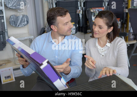 Le choix d'échantillons femme Banque D'Images