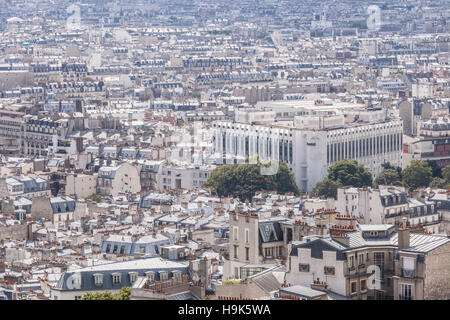 À la recherche sur les toits de Paris. Banque D'Images