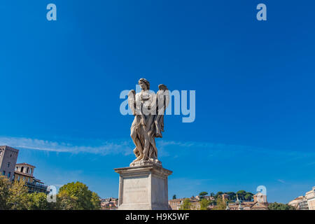 Statue Angel à Sant Angelo Bridge à Rome, Italie Banque D'Images