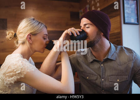 Par souci de verre au restaurant Banque D'Images