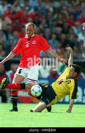 PAUL LAMBERT & STALE SOLBAKKEN ECOSSE V NORVÈGE 16 Juin 1998 Banque D'Images