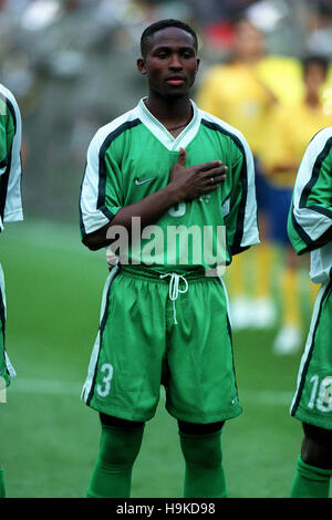 CELESTINE BABAYARO NIGÉRIA & Chelsea FC 02 Juillet 1998 Banque D'Images