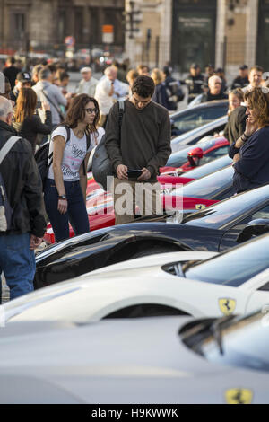 La Ferrari Store réouverture sur la via Tomacelli à Rome, en Italie, après une refonte totale. Où : Rome, Latium, Italie Quand : 21 octobre 2016 Credit : IPA/WENN.com **Uniquement disponible pour publication au Royaume-Uni, USA, Allemagne, Autriche, Suisse** Banque D'Images