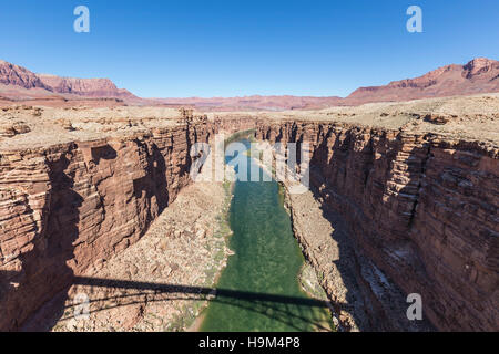 Colorado River qui coule à travers le Canyon Marble dans le Nord de l'Arizona. Banque D'Images