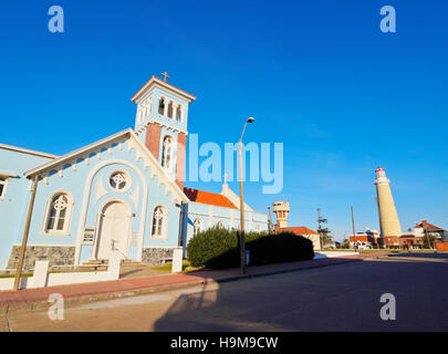 L'Uruguay, Maldonado Ministère, Punta del Este, en vue de l'église de Notre Dame de Candelaria et le phare. Banque D'Images