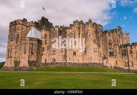 Château d'Alnwick Alnwick en Angleterre, utilisé dans les films de Harry Potter. Banque D'Images