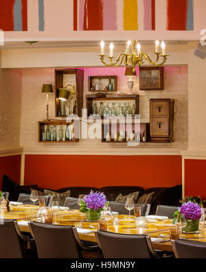 Table à manger et chaises dans la salle de conférence à l'hôtel Zetter, Clerkenwell, London, UK Banque D'Images