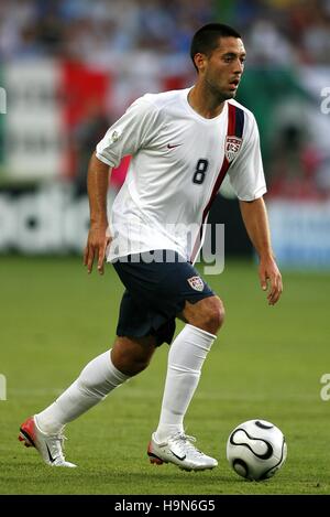 CLINT DEMPSEY & NEW ENGLAND REVOLUTION WORLD CUP KAISERSLAUTERN ALLEMAGNE 17 Juin 2006 Banque D'Images