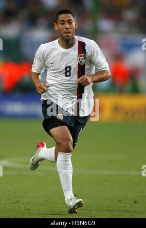 CLINT DEMPSEY & NEW ENGLAND REVOLUTION WORLD CUP KAISERSLAUTERN ALLEMAGNE 17 Juin 2006 Banque D'Images