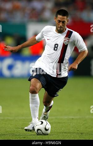 CLINT DEMPSEY & NEW ENGLAND REVOLUTION WORLD CUP KAISERSLAUTERN ALLEMAGNE 17 Juin 2006 Banque D'Images