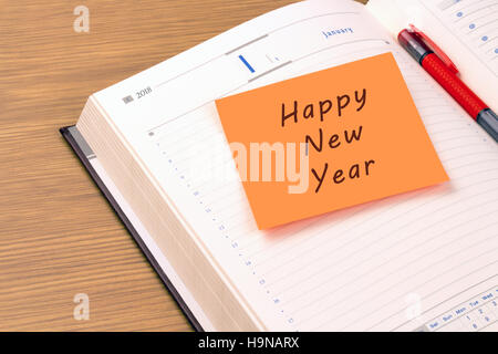 Sticky note Orange sur une nouvelle année 2018 organisateur de bureau. Bonne Année Banque D'Images