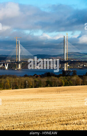 L'ancien et le nouveau pont de Forth Road Queensferry près d'Édimbourg Firth of Forth en Écosse Royaume-Uni UK Banque D'Images