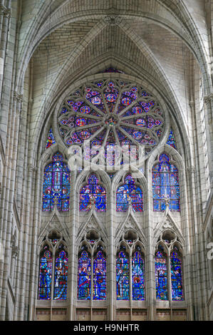 Vitrail dans la cathédrale de St Gervais et St Protais, Soissons, Aisne, Picardie, France, Europe Banque D'Images