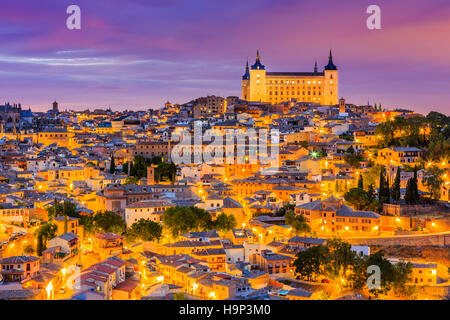 Toledo, Espagne. Vue panoramique sur la vieille ville et ses Alcazar(Palais Royal). Banque D'Images