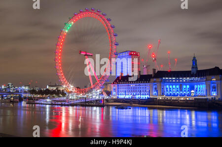 Londres, Kingdom-November 12, 2016 : Le London County Hall est le site de l'entreprise et de l'attraction sur la rive sud de la Tamise. Banque D'Images