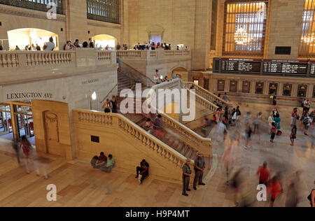 L'escalier de l'Est dans le hall principal de la gare Grand Central, Manhattan, New York City, United States. Banque D'Images