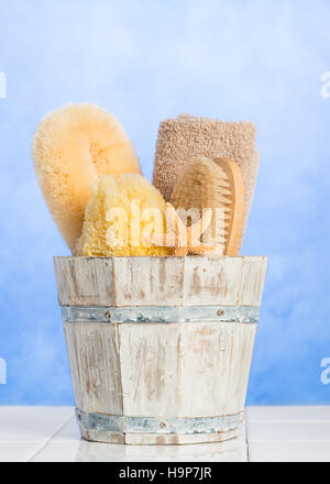 Articles Spa sur fond bleu frais Banque D'Images