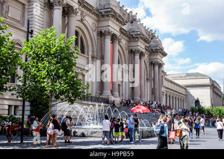 New York City, NY NYC, Manhattan, Upper East Side, Fifth Avenue, Metropolitan Museum of Art, met, devant, extérieur, entrée principale, fontaine, escaliers escaliers escaliers Banque D'Images
