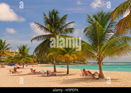 Dover Beach en face de Souther Palms Hotel, St Lawrence Gap, Barbade, Caraïbes. Banque D'Images