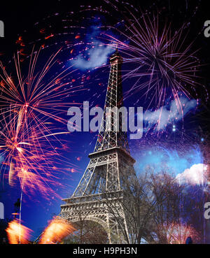 La tour Eiffel avec Fireworks, célébration du Nouvel An à Paris, France Banque D'Images