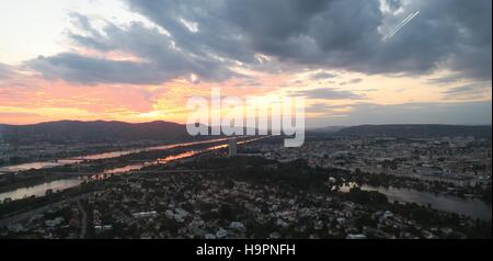 Magnifique coucher de soleil sur Vienne capitale de l'Autriche Banque D'Images