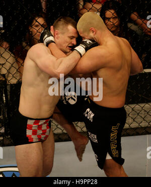 Mirko Cro Cop, gauche, combat Eddie Sanchez lors de l'Ultimate Fighting Championship Champion UFC 67 à l'hôtel Mandalay Bay, à Las Vegas, le 3 février 2007. Crédit photo : Francis Specker Banque D'Images