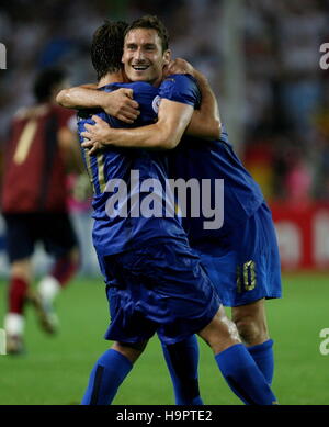 Un GILARDINO & Francesco Totti ALLEMAGNE/ITALIE PARC SIGNAL IDUNA DORTMUND ALLEMAGNE 04 Juillet 2006 Banque D'Images