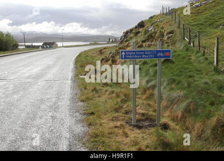 Affiche bilingue pour hebridean way randonnée à vélo 780 isle of lewis ecosse mai 2014 Banque D'Images