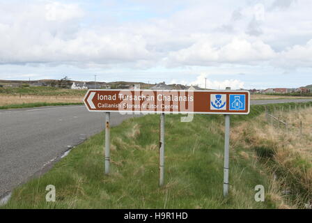 Affiche bilingue de callanish stones visitor centre isle of lewis ecosse mai 2014 Banque D'Images