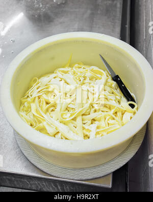 Les boutures de jeunes du comté de gruyère au lait, de Bourgogne Franche Comte en France Banque D'Images