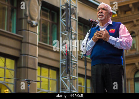 Sydney, Australie - 26 novembre 2016 : Noël conert d'annoncer le site officiel de Martin Place Chrismtas l'illumination de l'arbre. Cet événement a été l'une des premières grandes célébrations de Noël à Sydney, Australie. Sur la photo est la bienvenue au pays. Credit : mjmediabox / Alamy Live News Banque D'Images