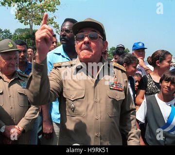 Raul Castro Ruz, Ministre des Forces armées et le frère de Fidel Castro. Le 30 juin 2001. Credit : Jorge Rey/MediaPunch Banque D'Images