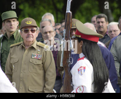 Raul Castro Ruz, Ministre des Forces armées et le frère de Fidel Castro. Le 30 juin 2001. Credit : Jorge Rey/MediaPunch Banque D'Images