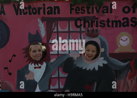 Portsmouth, Hampshire, Royaume-Uni. 26 novembre, 2016. Fête de Noël victorien à Portsmouth Historic Dockyard, Hampshire. Credit : uknip/Alamy Live News Banque D'Images