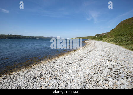 Plage de galets à Sound of Islay, Isle of Jura, Hébrides intérieures, Ecosse, Royaume-Uni Banque D'Images