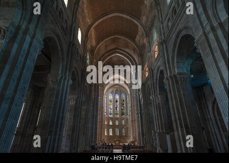 Intérieur, de l'autel principal, la cathédrale romane de Saint Lazare, Autun, Saône-et-Loire, France Banque D'Images