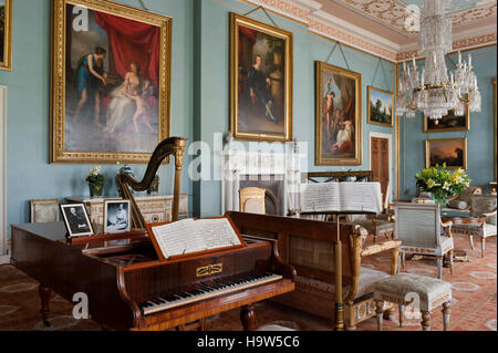 La salle de dessin à Attingham Park, Shropshire. Le prix a été conçu dans les années 1780, mais la couleur bleue a été introduit au début du xixe Banque D'Images