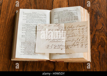 Livre et réception manuscrite à la bibliothèque du 2e Seigneur Berwick à Attingham Park, Shropshire. Banque D'Images