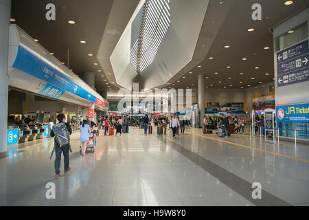 Osaka, Japon - Novembre 2016 : Entrée salon autour de la borne 1 de l'Aéroport International de Kansai (KIX), Osaka, Japon. Banque D'Images