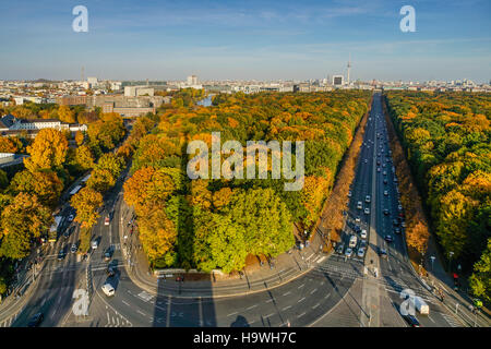 Le Tiergarten en automne,Vue de la colonne de la Victoire, 17. Juni, , Berlin Banque D'Images