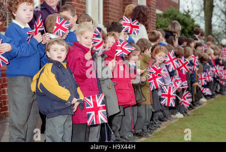 Son Altesse Royale le Prince Andrew visite de Cottesmore St Mary's RC École primaire à Hove, East Sussex, au moment où il était en service sur le HMS Cottesmore. Banque D'Images