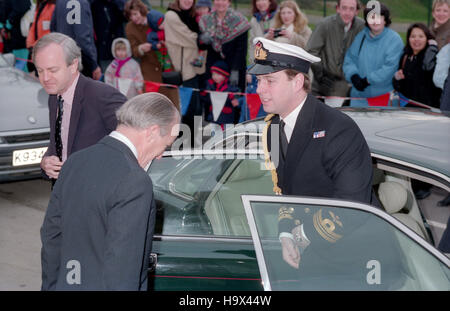 Son Altesse Royale le Prince Andrew visite de Cottesmore St Mary's RC École primaire à Hove, East Sussex, au moment où il était en service sur le HMS Cottesmore. Banque D'Images